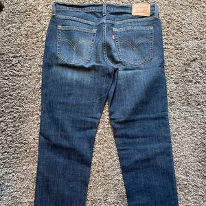 Levi’s boyfriend jeans